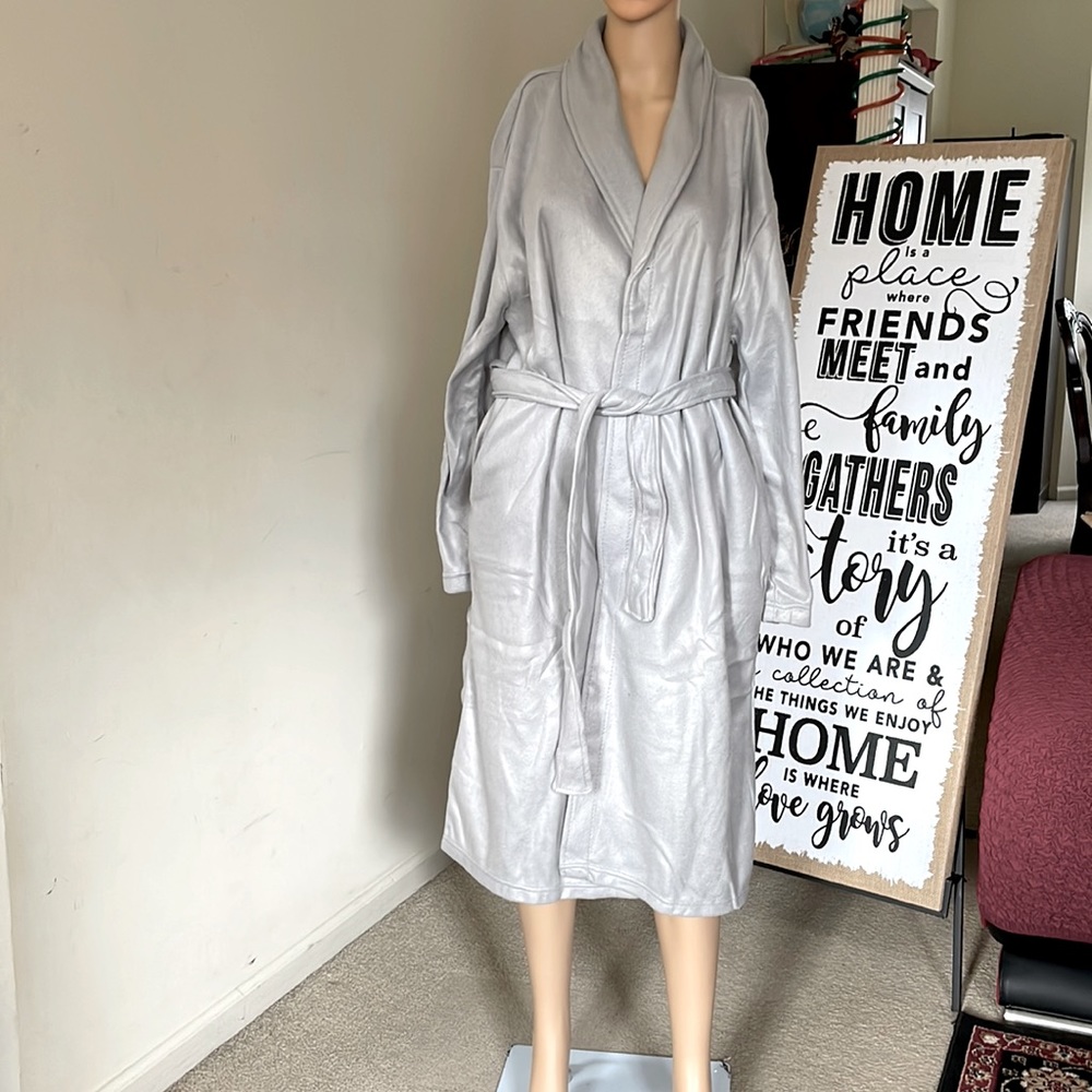 NWOT Women’s Grey Robe Size Onesize Super Warm & Cozy